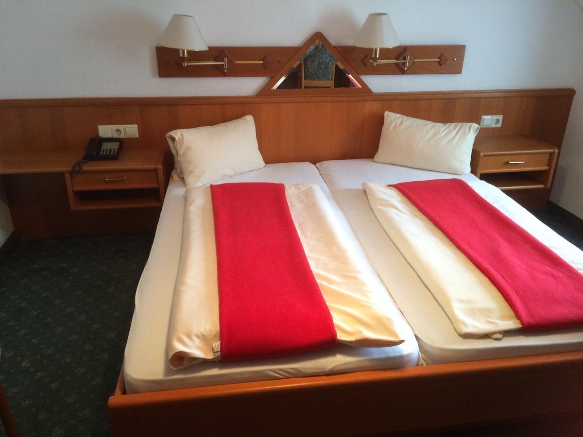 Hotel Jerolitsch 크롬펜돌프 외부 사진
